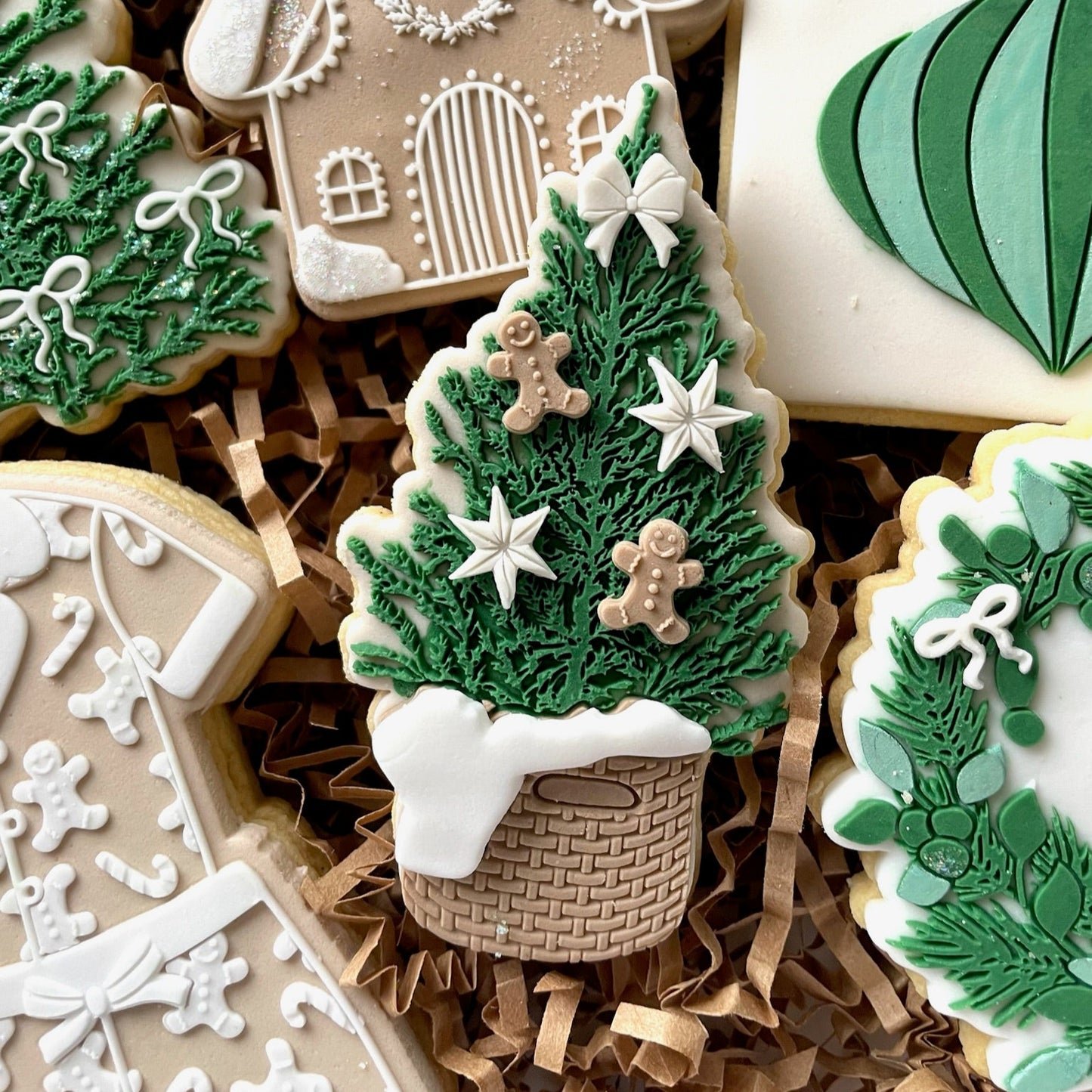 Christmas Tree in Basket With Blanket Debosser and Cutter
