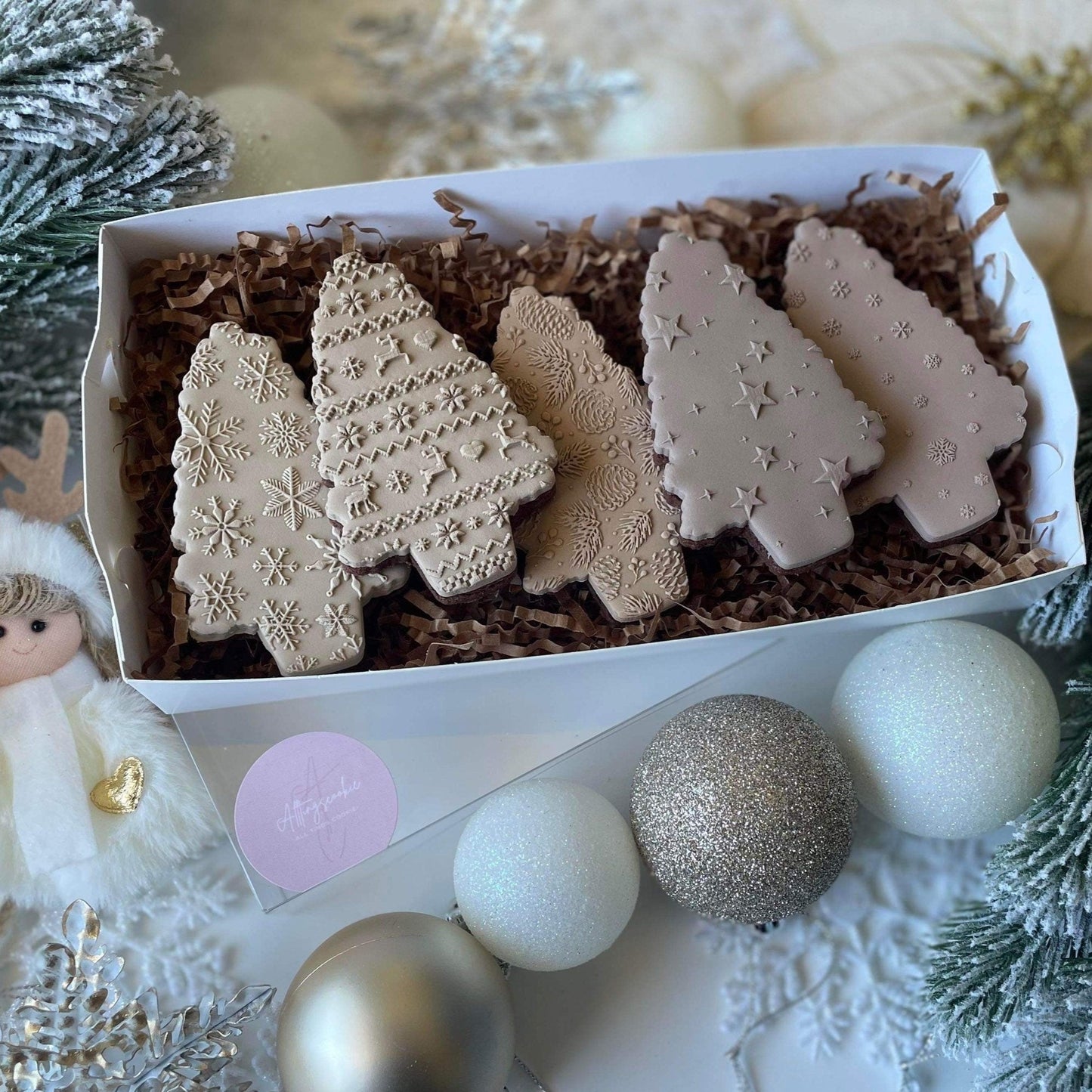 Pine Cone Pattern Plate